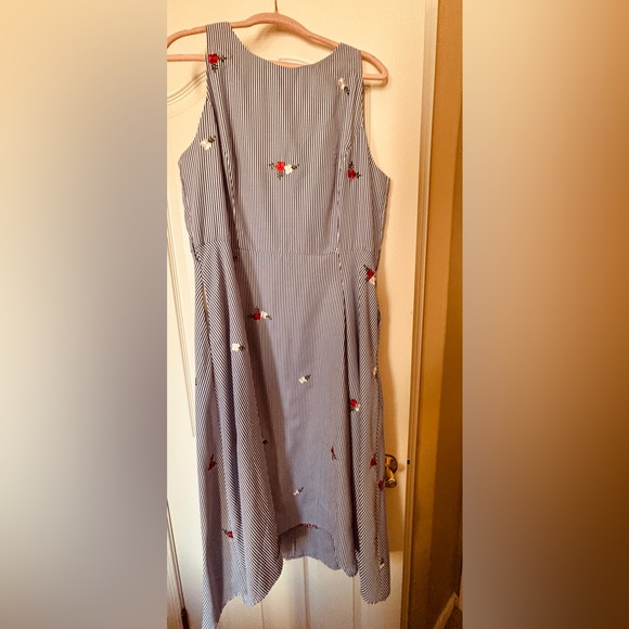 Tahari Blue & White Vertical Striped Sleeveless Dress with Floral Embroidery - Picture 3 of 10